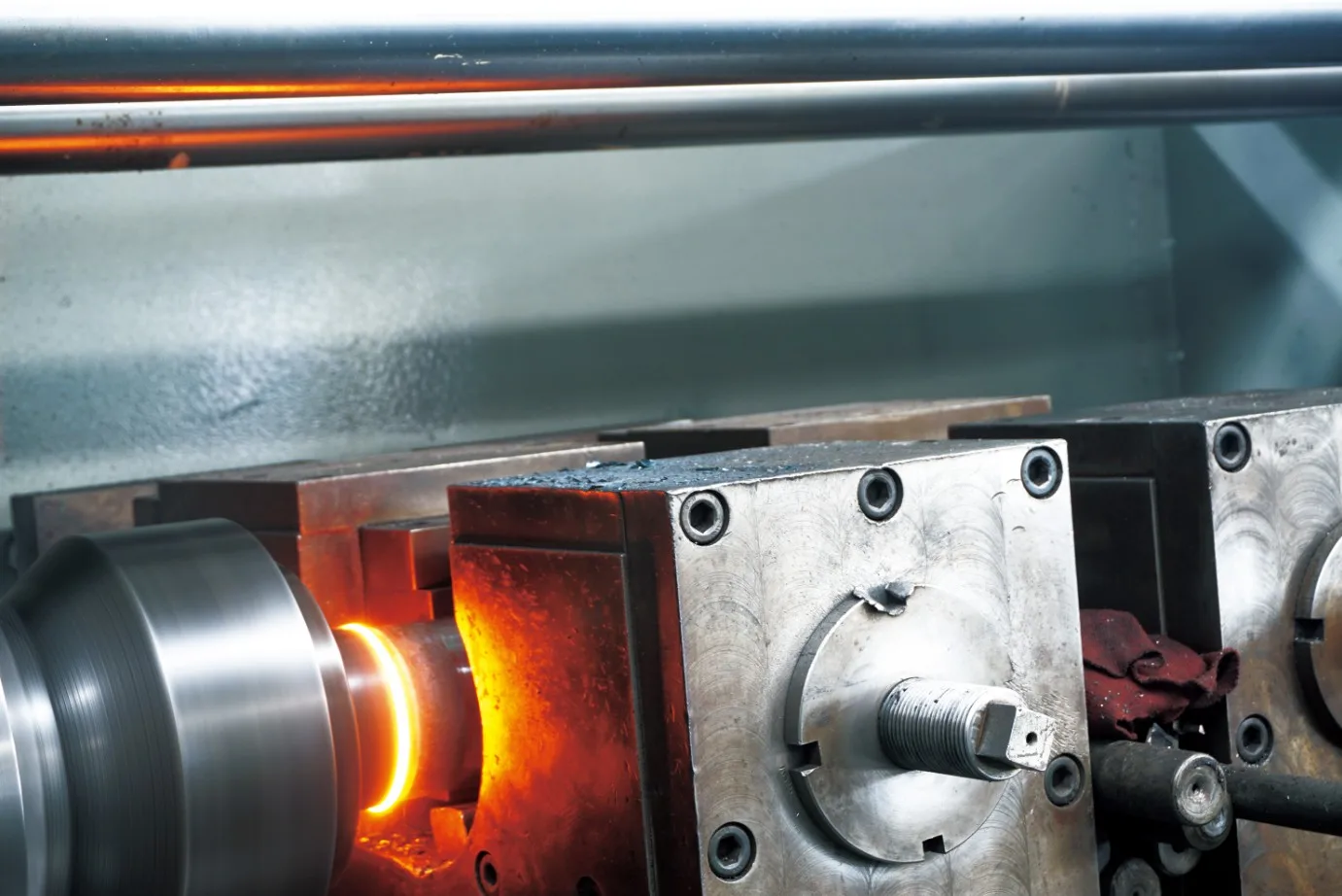 HCIC ஹைட்ராலிக் சிலிண்டர்கள்: 4 முக்கிய வகைகள் மற்றும் தனிப்பயன் தீர்வுகள்